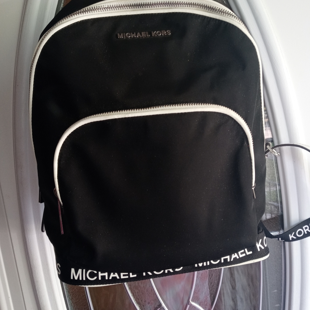 Medium size back pack